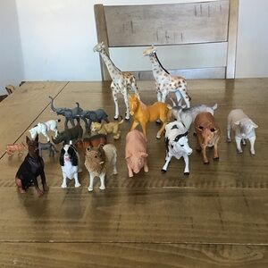 Vintage lot of animal figures.